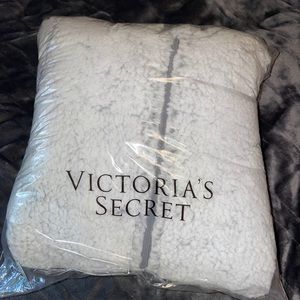 PINK VS SHERPA ONE PIECE